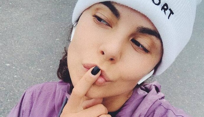 Глаз не отвести: Каменских без макияжа восхитила естественной красотой