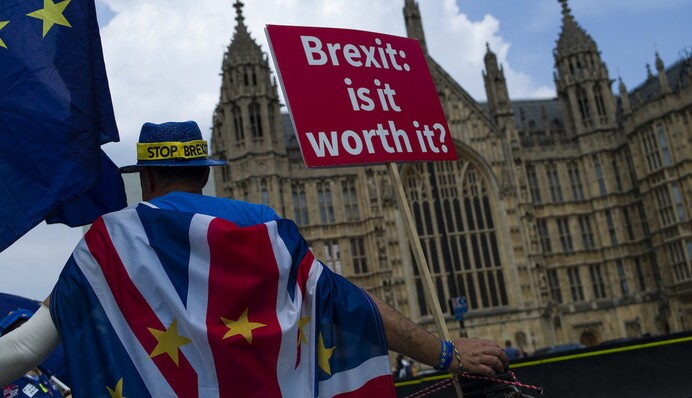 Доля Brexit: хто витягне Велику Британію з сипучого піску