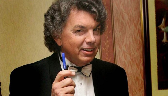 Умер исполнитель хитов 