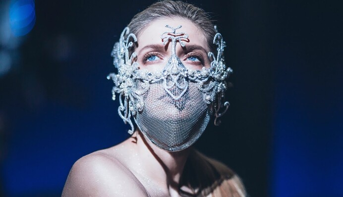 Очень странный: Брежнева разочаровала поклонников новым клипом