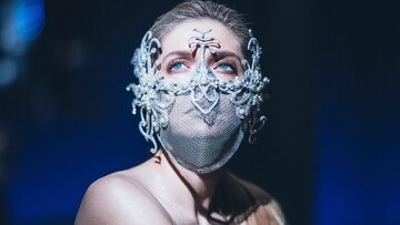 Очень странный: Брежнева разочаровала поклонников новым клипом