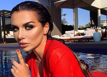 Скромности ноль: Седокову раскритиковали за пошлые игры с шариком