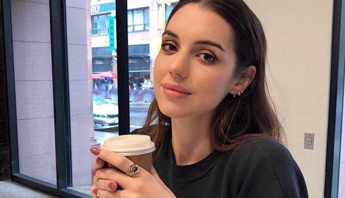 Звезда американских сериалов появилась в платье от украинского бренда