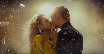 Вот и отец второй дочери: Лобода заинтриговала поклонников нежным поцелуем