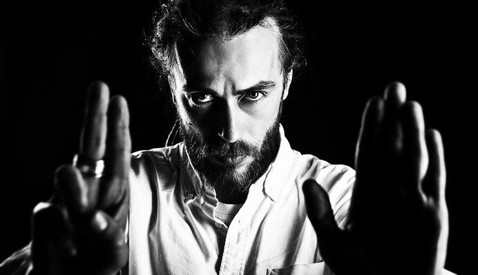 В России разгорается денежный скандал из-за фильма о Децле