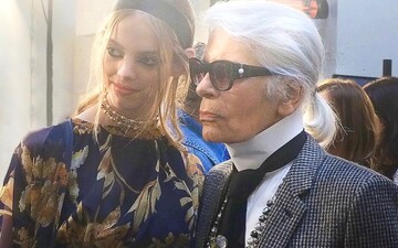 Названа причина, из-за которой Карл Лагерфельд постоянно носил перчатки