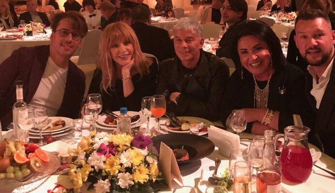 Пугачева в модном наряде пришла на юбилей звезды фильма 