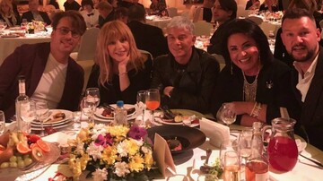 Пугачева в модном наряде пришла на юбилей звезды фильма 