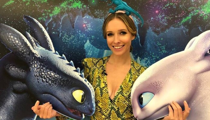 Катя Осадчая удивила смелым образом на кинопремьере