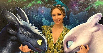 Катя Осадчая удивила смелым образом на кинопремьере