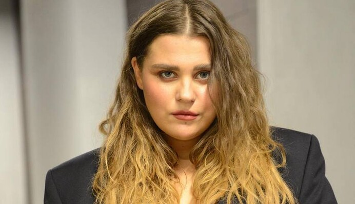 Назло хейтерам: солистка KAZKA показала свое пение вживую