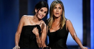 Сломался в воздухе: Дженнифер Энистон и Кортни Кокс едва не погибли в авиакатастрофе