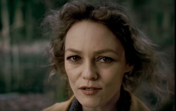 Экс-жена Джонни Деппа посвятила необычную песню Киеву: видео