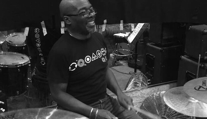 Умер музыкант культовой британской группы: названа причина смерти