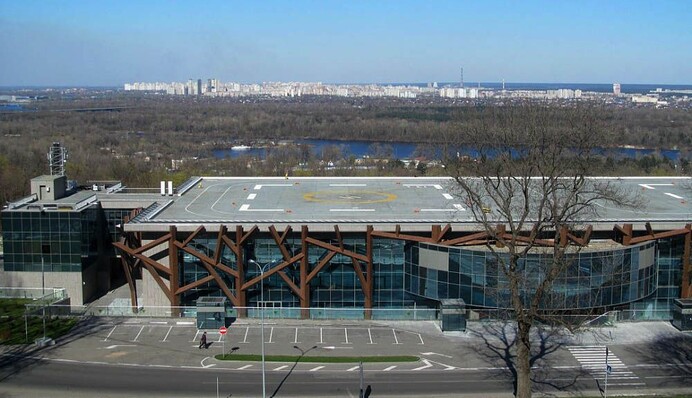 Вертодром Януковича уводят под юбку