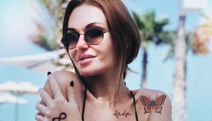 Слава из НЕАНГЕЛОВ в купальнике пожаловалась на недостатки фигуры