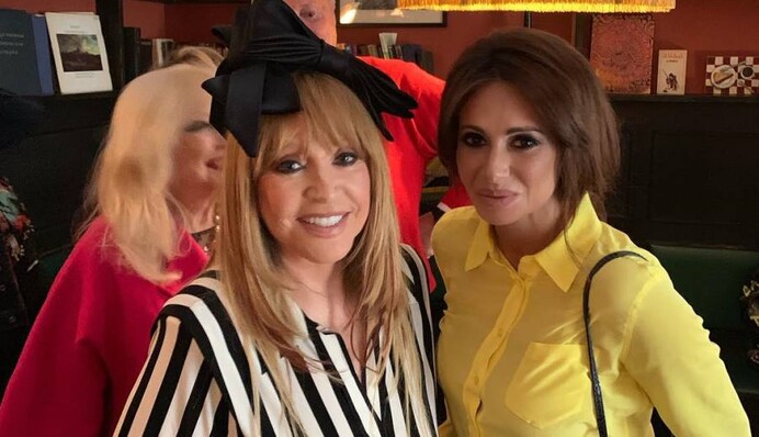 С бантом и в стильном наряде: похорошевшая Пугачева закатила вечеринку