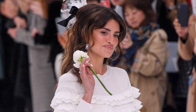 Пенелопа Крус на подиуме: в Париже прошел показ последней коллекции Карла Лагерфельда