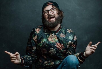 Лихие 90-е? DZIDZIO без бороды произвел фурор в сети