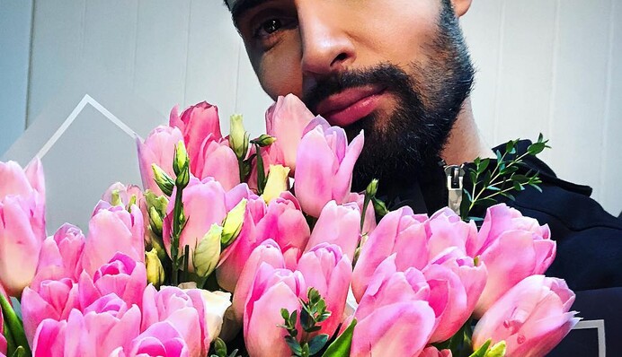 Потап с цветами и Козловский на столе: как поздравили женщин с 8 Марта украинские звезды