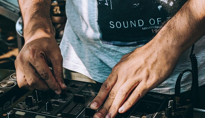 День ди-джея, именины Ивана и Федора и День землеустроителя Украины: какой праздник 9 марта