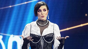 В трусах и на поленях: MARUV показала, как выбирала танцоров в клип