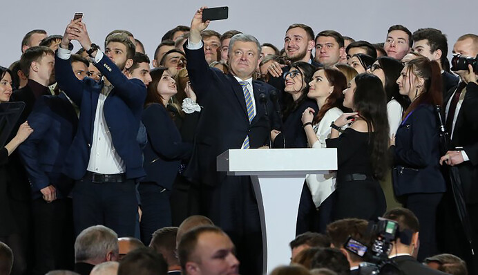 Бутерброды в Instagram и штурм YouTube: как кандидаты в президенты завоевывают молодежь