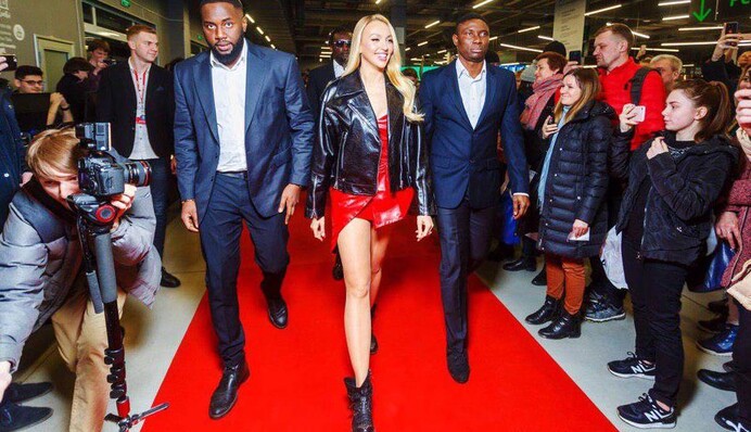 Оля Полякова создала идеальные колготки