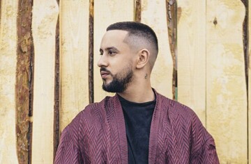 Перерезал пуповину: MONATIK откровенно рассказал о партнерских родах