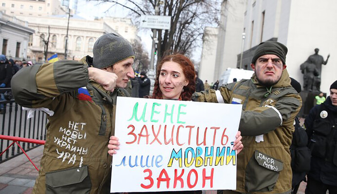 И нашим, и вашим: как могут разыграть карту закона о языках перед выборами