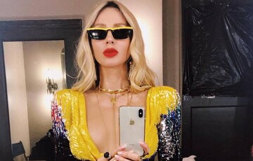 Якобы случайно: Лобода засветила обнаженную грудь