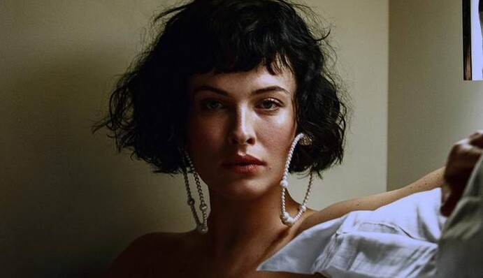 Обнаженная Астафьева взбудоражила интимными фото в постели