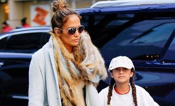 С сумочкой за 100 тысяч долларов: Дженнифер Лопес удивила образом на шопинге с дочерью