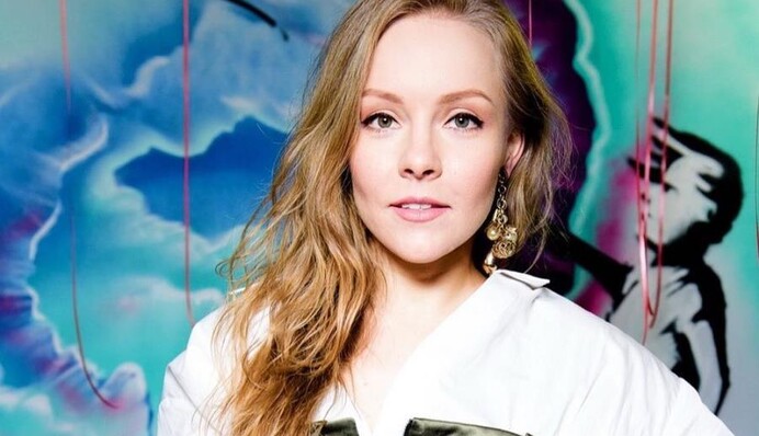 Алена Шоптенко в откровенном платье появилась на шоу 