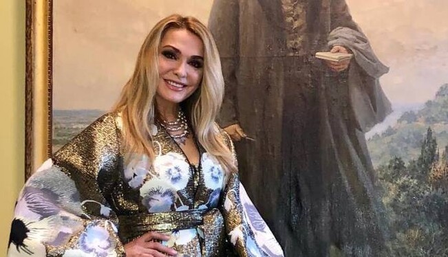 Ольга Сумская покорила неувядающей красотой в модном кафтане за 65 тысяч гривен