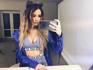 Надя Дорофеева вышла на сцену без штанов