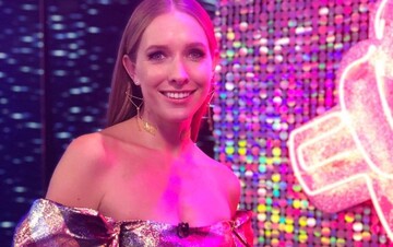 Яркая и стильная: Катя Осадчая вышла в свет в платье за 6500 гривен