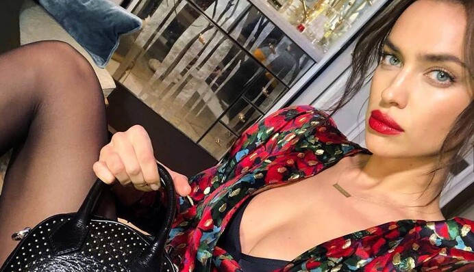 Без бюстгальтера и на каблуках: Ирина Шейк показала смелый образ