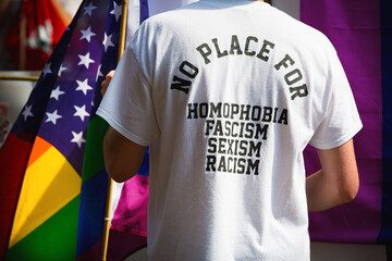 Толерантність на публіку: що ховається за справжнім обличчям людини