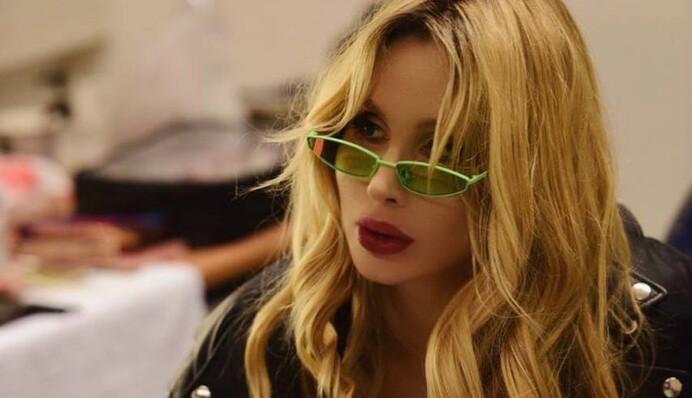 В куртке на голое тело: Лобода обескуражила пикантными фото