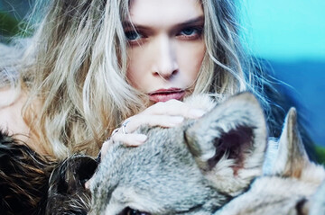 Брежнева выпустила клип с женой российского бизнесмена