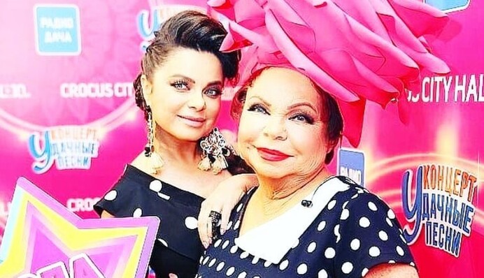 Стыдоба: Наташа Королева с мамой поразили нарядами