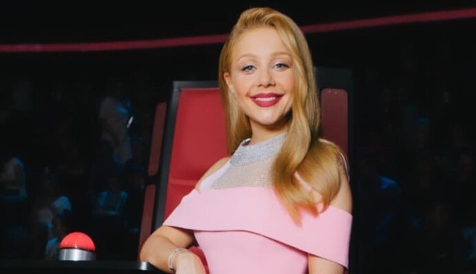 Тина Кароль в ночнушке удивила сексуальным образом