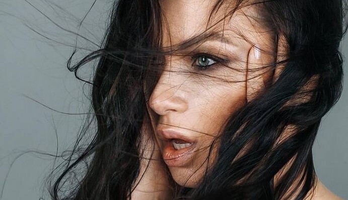 Жена Ступки похвасталась соблазнительным телом в купальнике