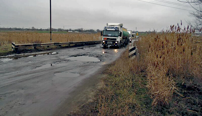Снег сошел – и все: как решить проблему дорог в Украине