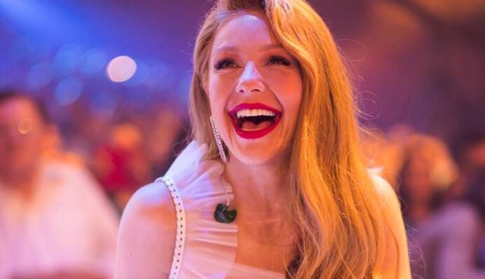 Безумно красиво: Тина Кароль в полупрозрачном платье произвела фурор