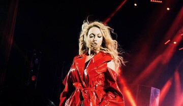 Полуголая Полякова показала страсть в подъезде: поклонники завелись