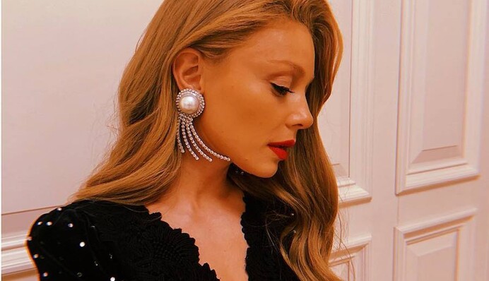 Тина Кароль появилась на вечеринке в эффектном платье за 500 долларов