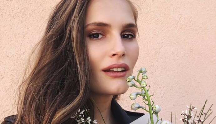 Украинская супермодель дефилировала в платье весом 40 килограммов