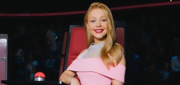 В сексуальном наряде и парике: Тина Кароль вышла на сцену в новом образе